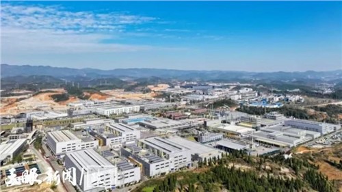 媒体看CA88官方网站 | 贵州日报《从一块电池看一个集群》聚焦CA88官方网站产业链龙头优势